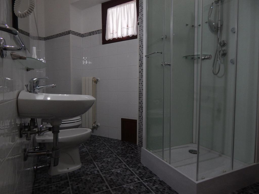 Hotel Il Platano Ottana Oda fotoğraf